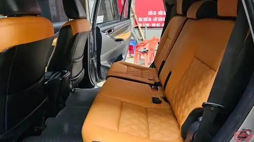 lavish-seating-of-xu-thanh-limousine-cars