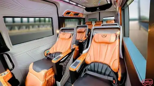 comfortable seats in Ben Thanh Travel Limousine 